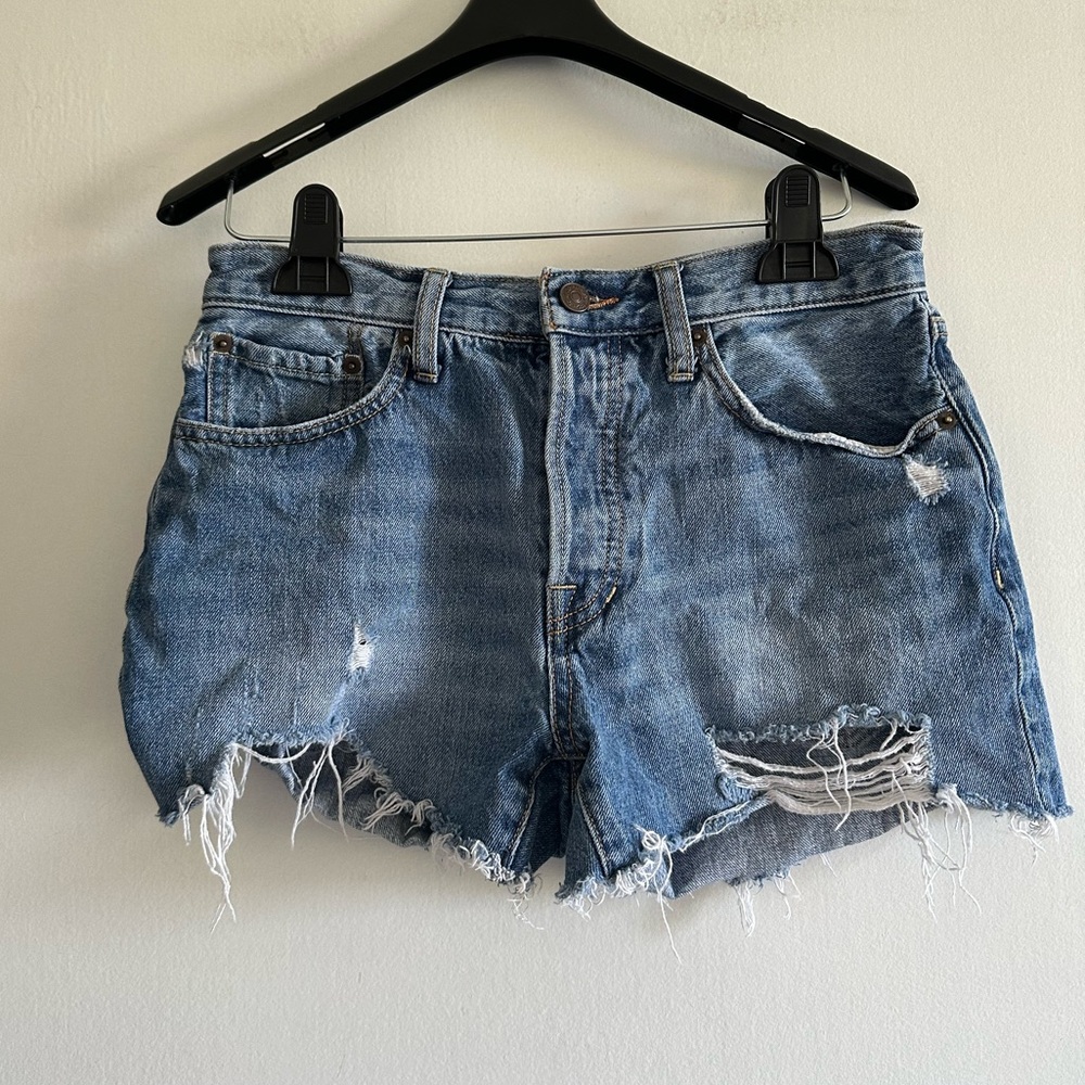 Free People We the Free Denim Distressed Raw Hem Sofia Jean Shorts size 27